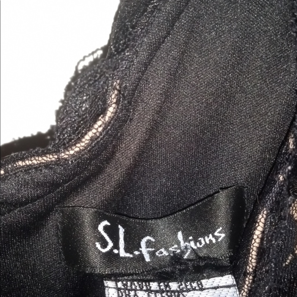 Chest size 44 waist size 30 eights length 35 gorgeous cocktail dress.